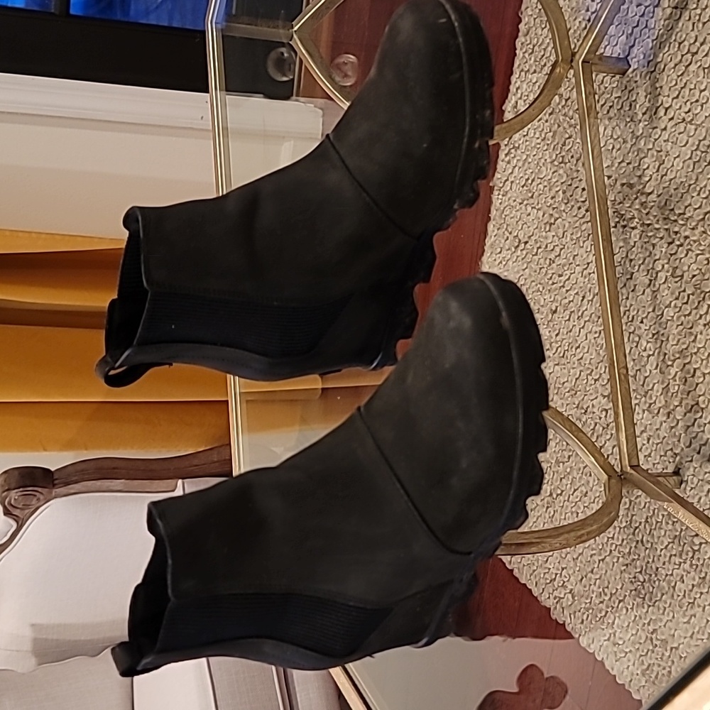 SOREL black leather boots